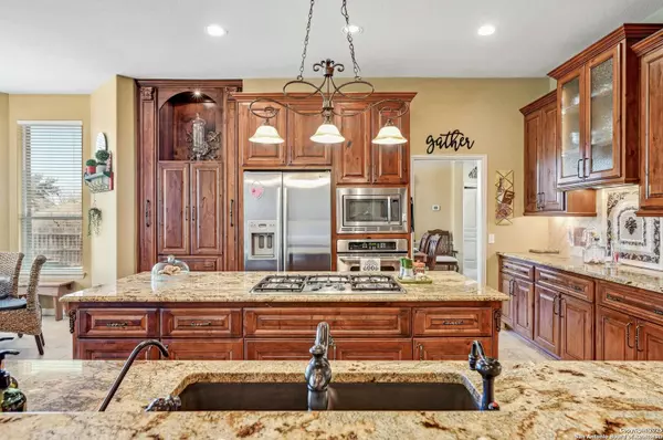 9014 WOODLAND PASS, Boerne, TX 78006-6548