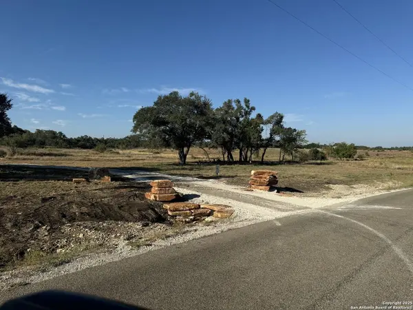 718 Windmill Ridge, Blanco, TX 78606