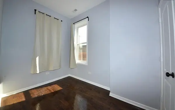 3745 S Wallace St #1f, Chicago, IL 60609-1746