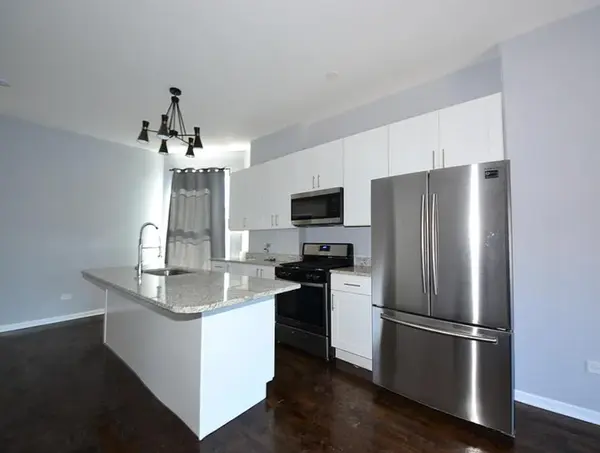 3745 S Wallace St #1f, Chicago, IL 60609-1746