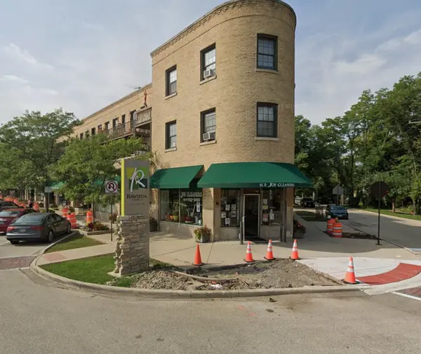 447 Roger Williams Ave, Highland Park, IL 60035-4704