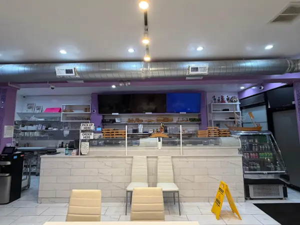 5437 N Lincoln Ave, Chicago, IL 60625-2222
