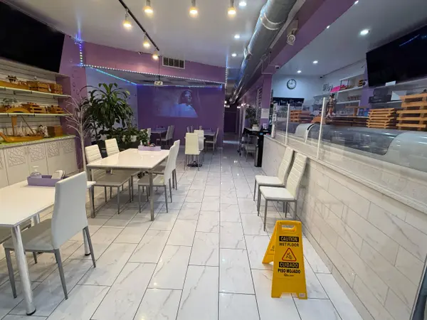 5437 N Lincoln Ave, Chicago, IL 60625-2222