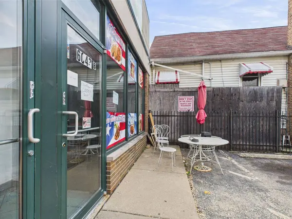 6047 W Addison Street, Chicago, IL 60634