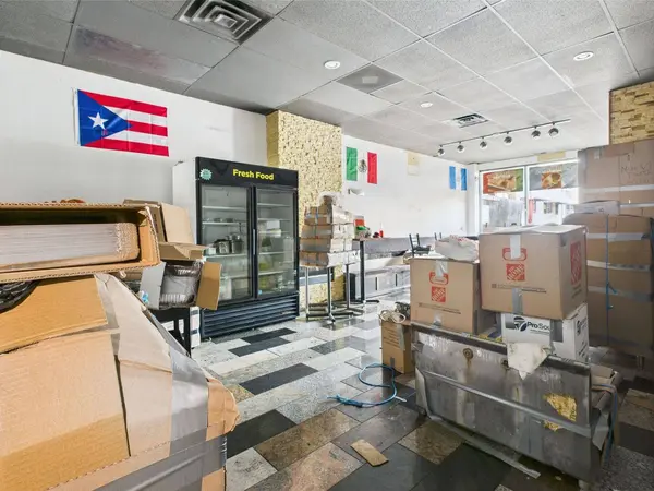 6047 W Addison Street, Chicago, IL 60634