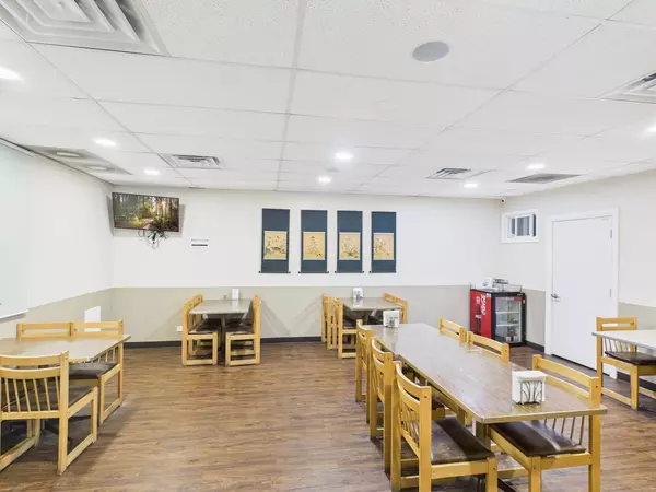 4203 W Lawrence Avenue, Chicago, IL 60630