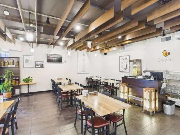 4203 W Lawrence Avenue, Chicago, IL 60630