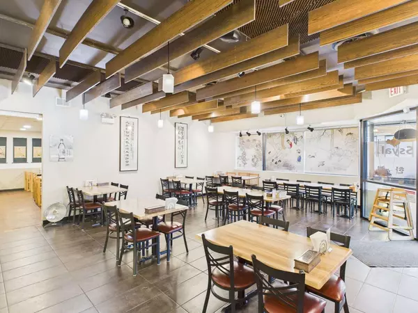 4203 W Lawrence Avenue, Chicago, IL 60630