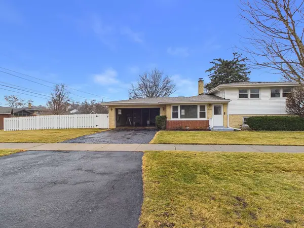 1605 E Frederick Street, Arlington Heights, IL 60004
