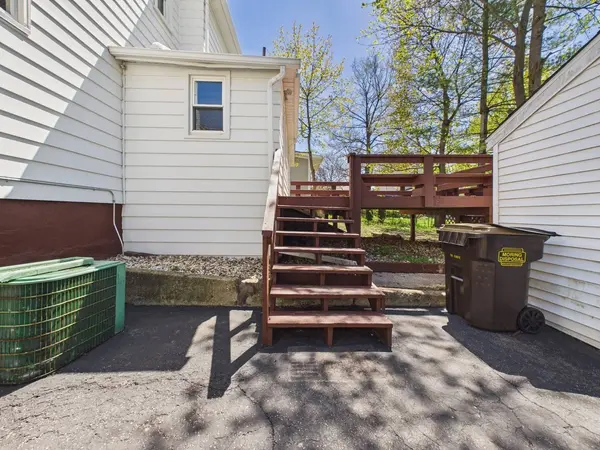 52 N Bailey Avenue, Freeport, IL 61032