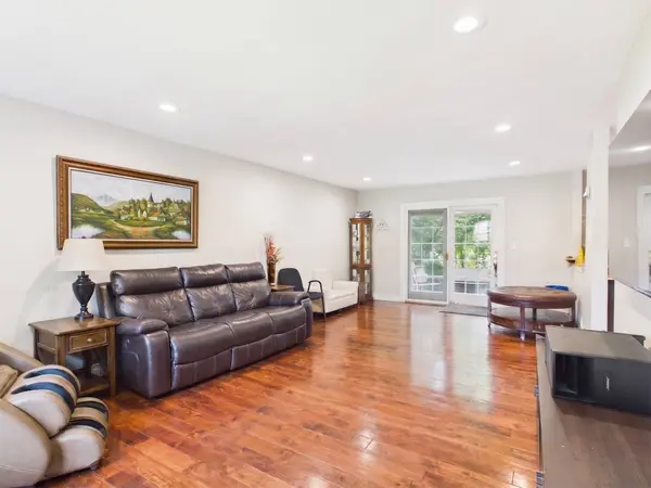 2541 Cobblewood DR, Northbrook, IL 60062