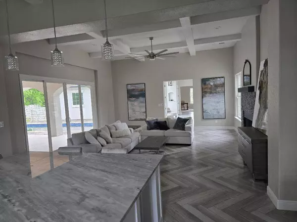 128 Gloria BLVD, Smithville, TX 78957