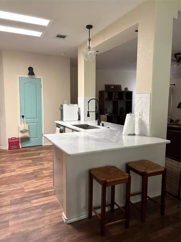 1310 Quicksilver ST, Round Rock, TX 78665