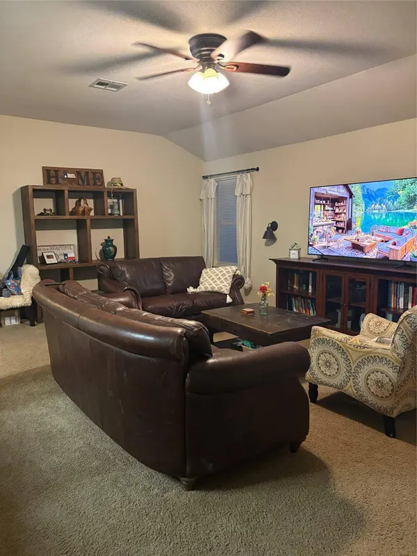 1310 Quicksilver ST, Round Rock, TX 78665