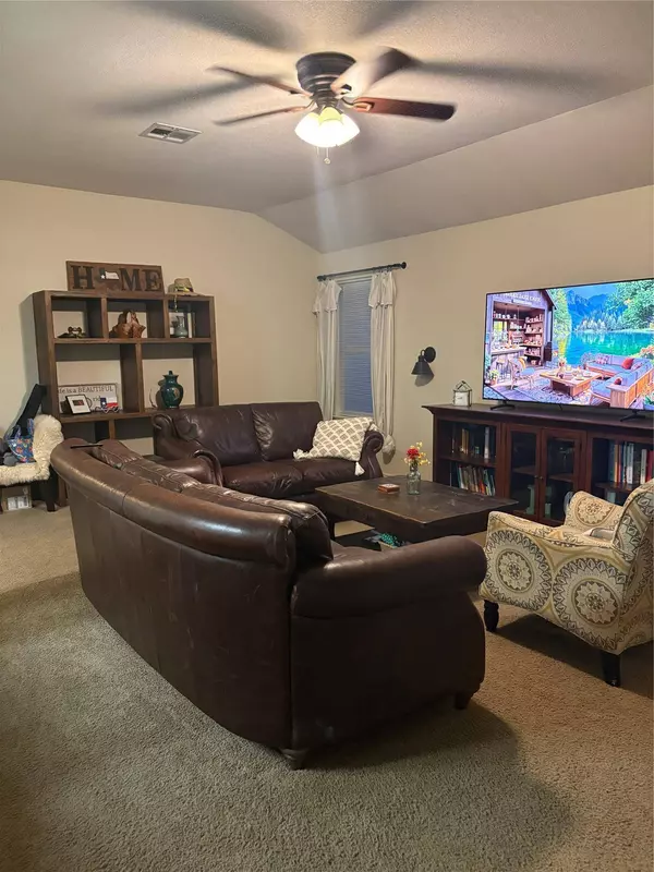 1310 Quicksilver ST, Round Rock, TX 78665