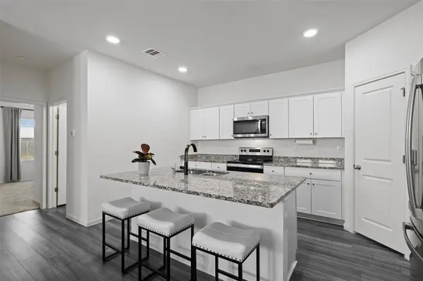 305 Redfish LN, Hutto, TX 78634