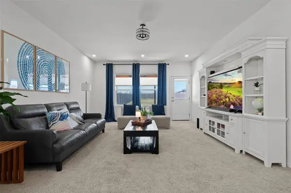 305 Redfish LN, Hutto, TX 78634