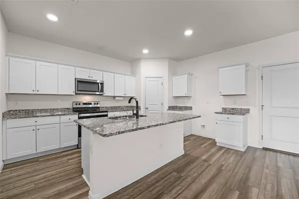 305 Red Fish LN, Hutto, TX 78634