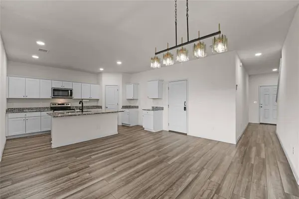 305 Red Fish LN, Hutto, TX 78634
