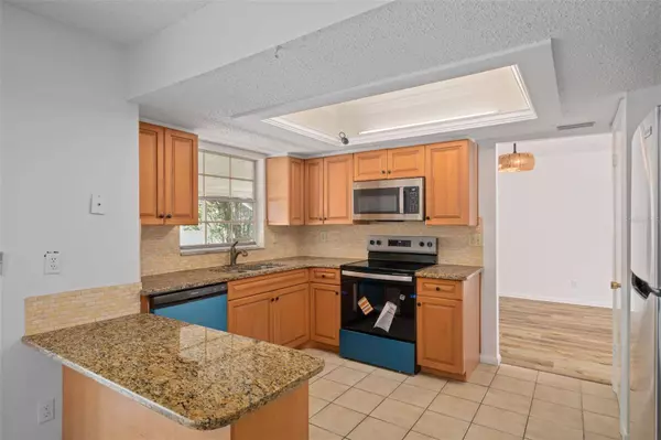 8906 124TH ST N, Seminole, FL 33772