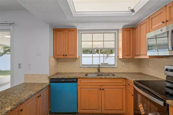 8906 124TH ST N, Seminole, FL 33772