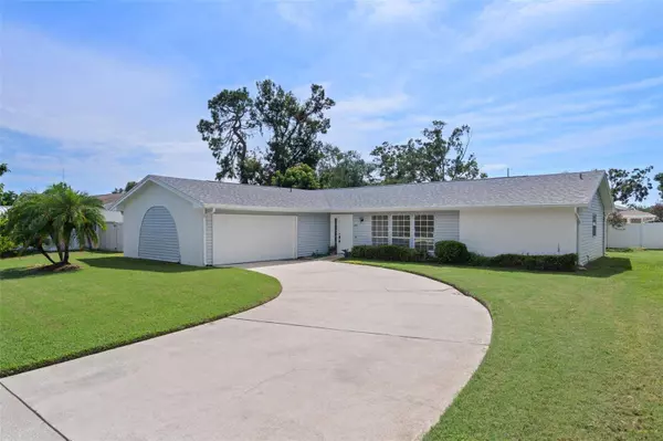 8906 124TH ST N, Seminole, FL 33772