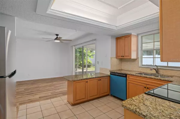 8906 124TH ST N, Seminole, FL 33772