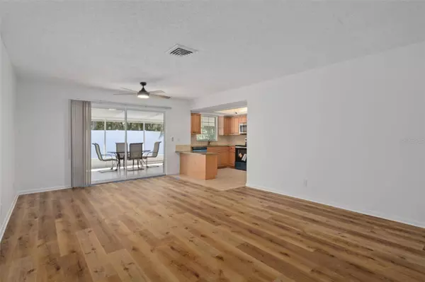 8906 124TH ST N, Seminole, FL 33772