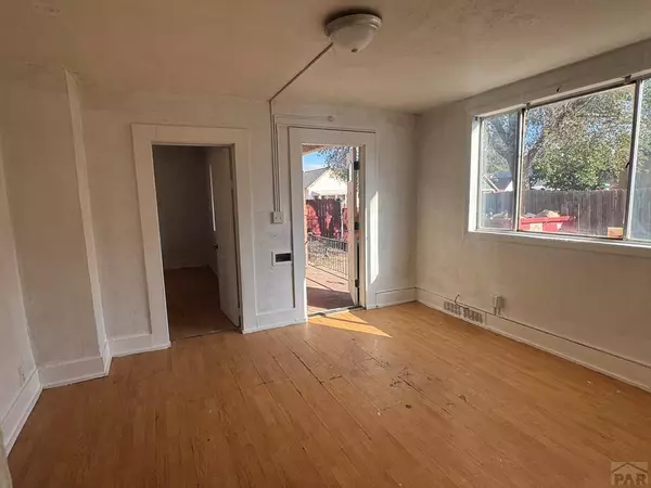 1027 Abriendo Ave, Pueblo, CO 81004