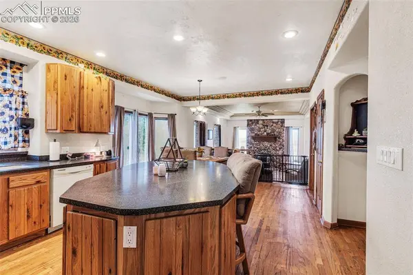 193 Top Notch TRL, Penrose, CO 81240