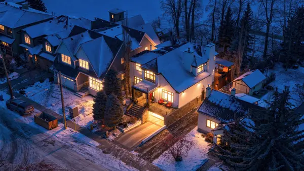 812 Rideau Rd SW, Calgary, AB T2S 0R6