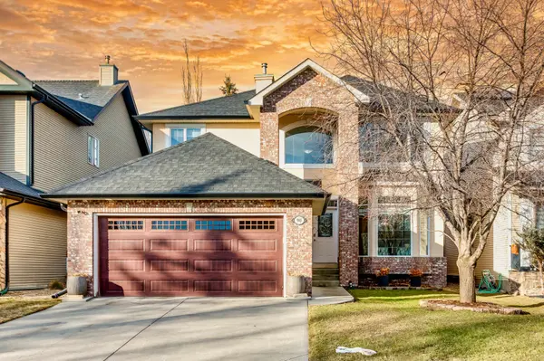 90 Discovery Ridge Rd SW, Calgary, AB T3H 4R4