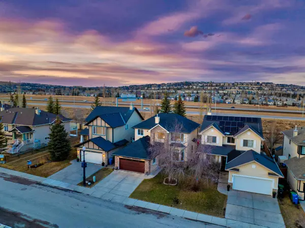 90 Discovery Ridge Rd SW, Calgary, AB T3H 4R4
