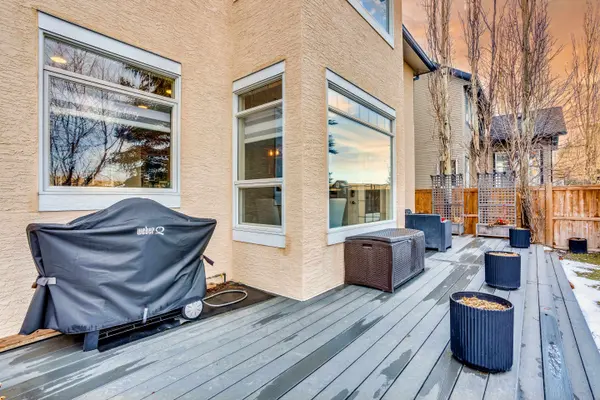 90 Discovery Ridge Rd SW, Calgary, AB T3H 4R4
