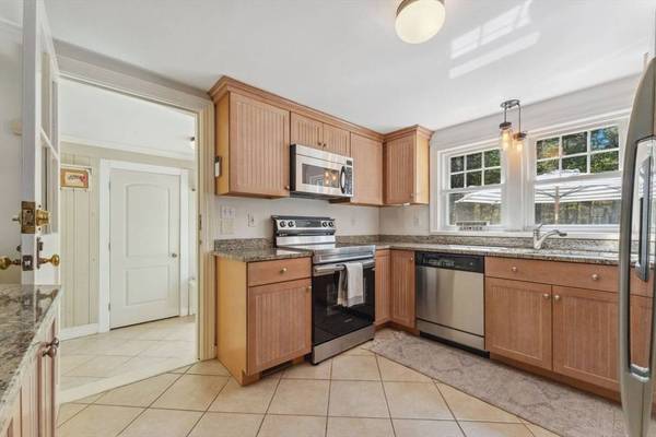 7 Breakneck Hill Rd, Southborough, MA 01772