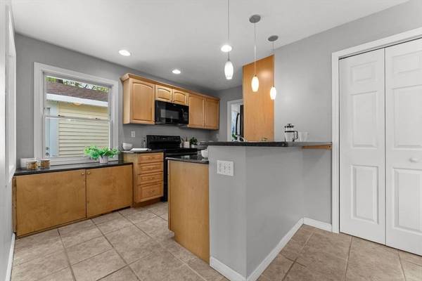 122 Baldwin Ave, Framingham, MA 01701