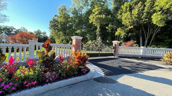 7 Dickinson Circle, Shrewsbury, MA 01545