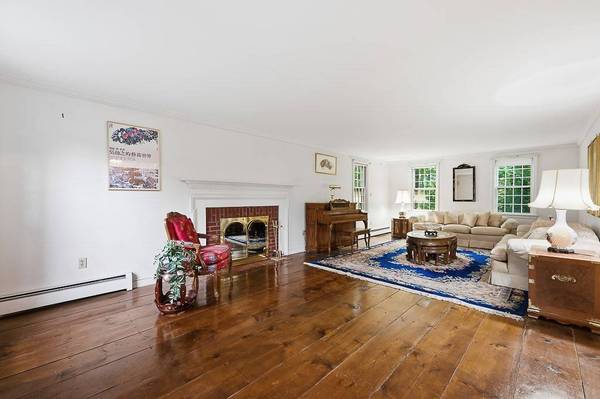 17 Olde Coach Road, Westborough, MA 01581