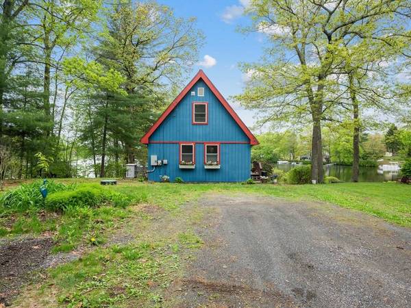 11 Grove Point Rd, Wales, MA 01081