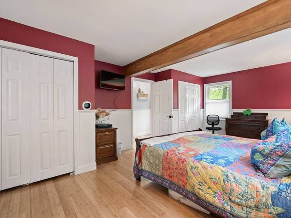11 Grove Point Rd, Wales, MA 01081