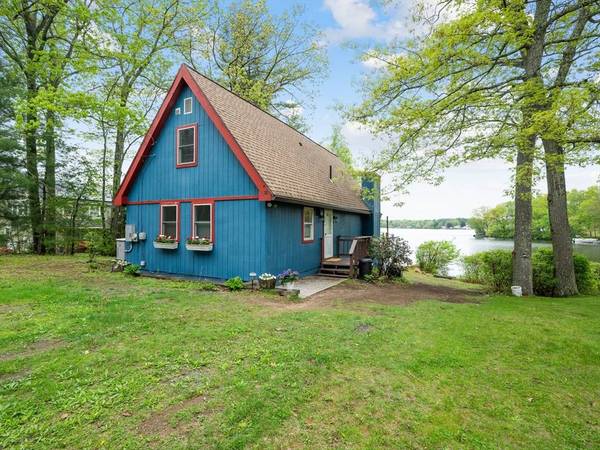 11 Grove Point Rd, Wales, MA 01081