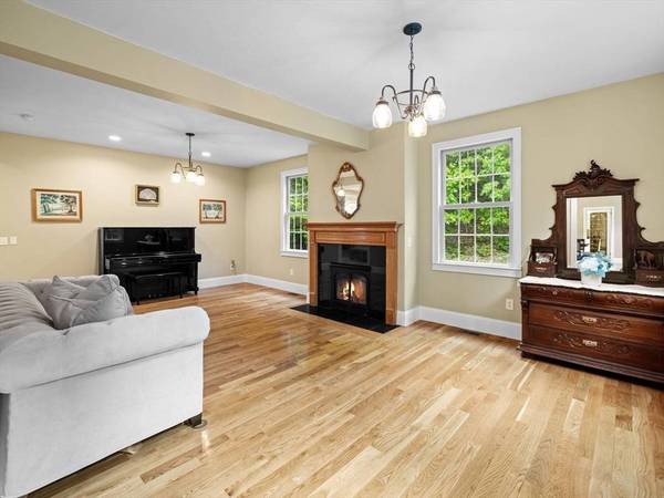 12 Breton Road, Upton, MA 01568