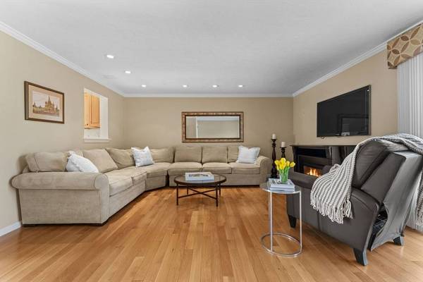 20 Hartshorn Place #20, Walpole, MA 02081