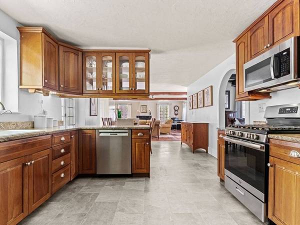 157 Parkerville Rd, Southborough, MA 01772
