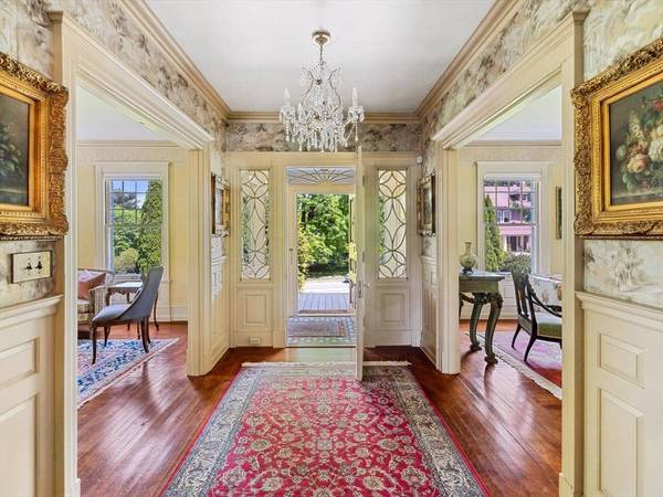 31 Lenox St, Worcester, MA 01602