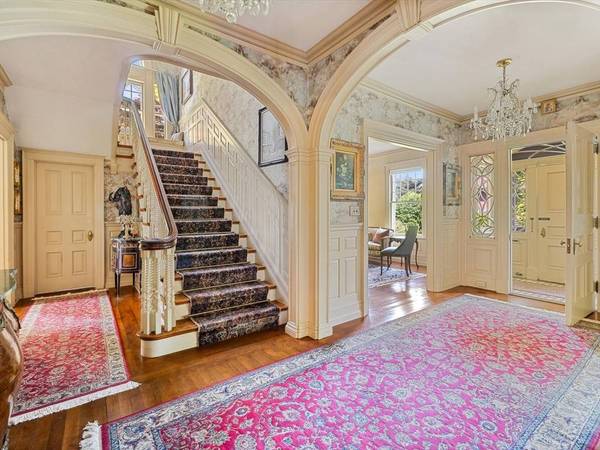 31 Lenox St, Worcester, MA 01602