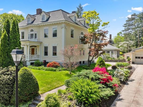 31 Lenox St, Worcester, MA 01602