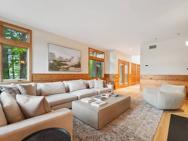 220 Hemlock Path, Sturbridge, MA 01518