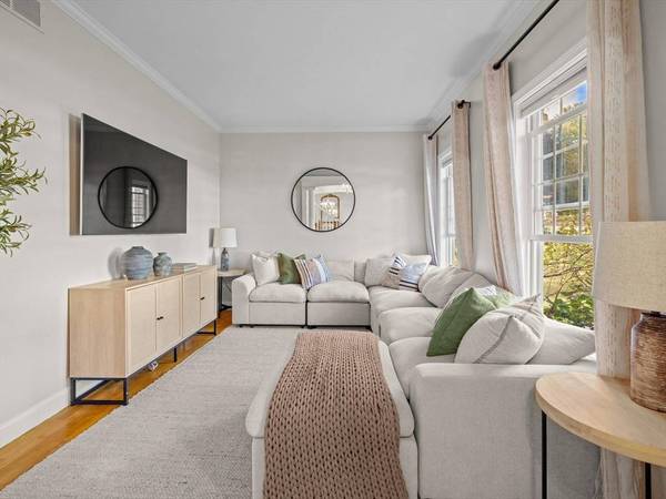 7 Holman Heights Cir, Shrewsbury, MA 01545