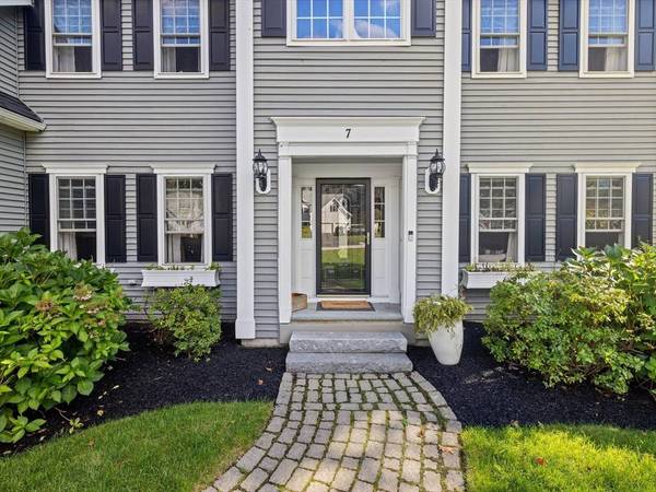 7 Holman Heights Cir, Shrewsbury, MA 01545